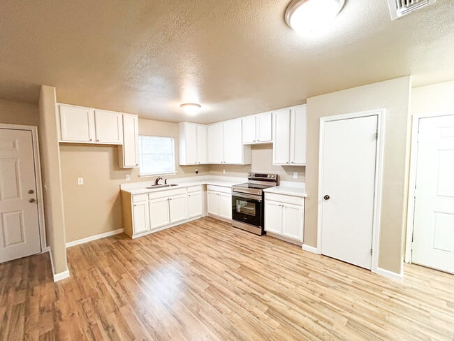 Photo - 614 W Peach St