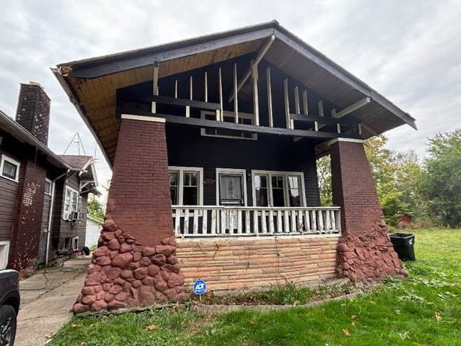 Building Photo - 551 Algonquin St Rental