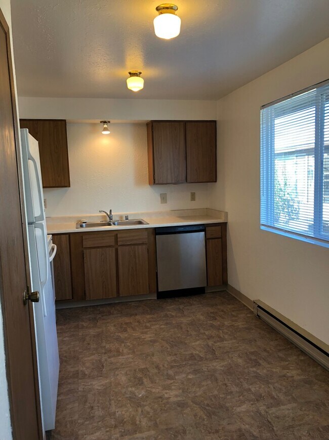 Photo - 28-30 E. Courtland Unit 28