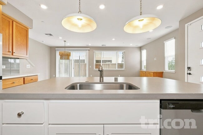 2066 Delta Vw Ave