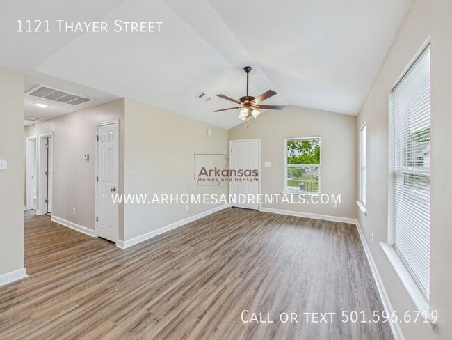 Photo - 1121 Thayer St
