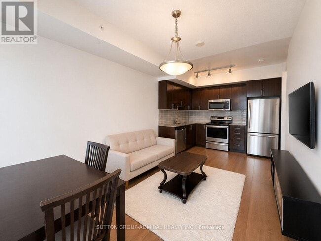 7165 Yonge St Unit 1915