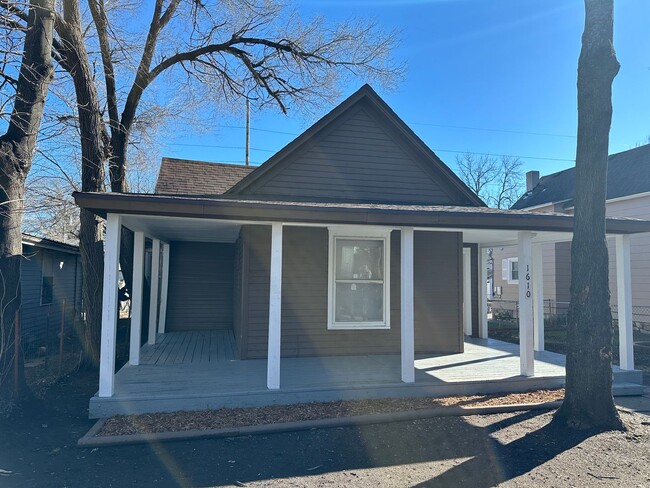3 bedroom / 2 bath - 3 bedroom / 2 bath House