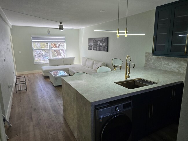 Building Photo - 140 Royal Palm Rd