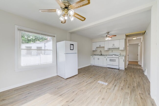 Photo - 8015 Aline Ave