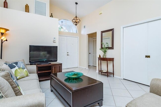 Photo - 140 Paddock Ln