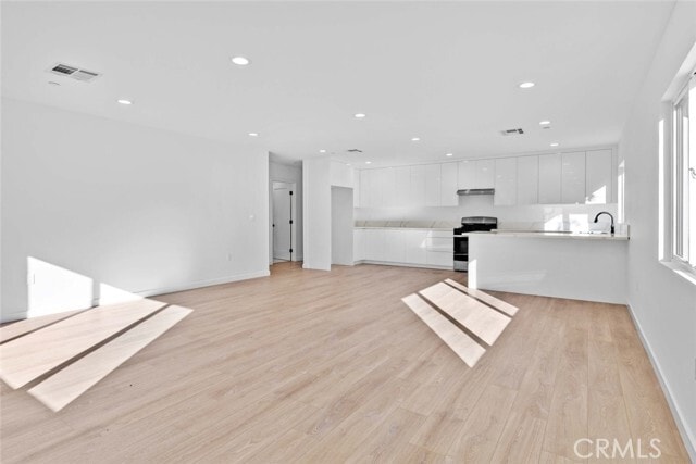 Photo - 6842 Cedros Ave