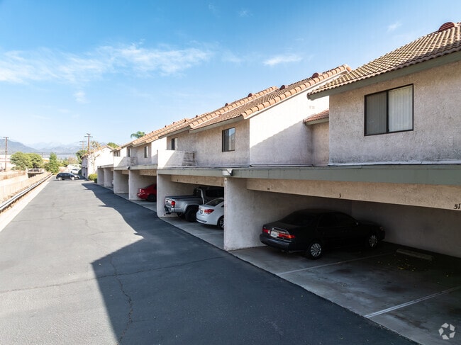 695 E 5th St Azusa, CA