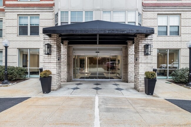 Building Photo - 300 Mamaroneck Ave Unit 417