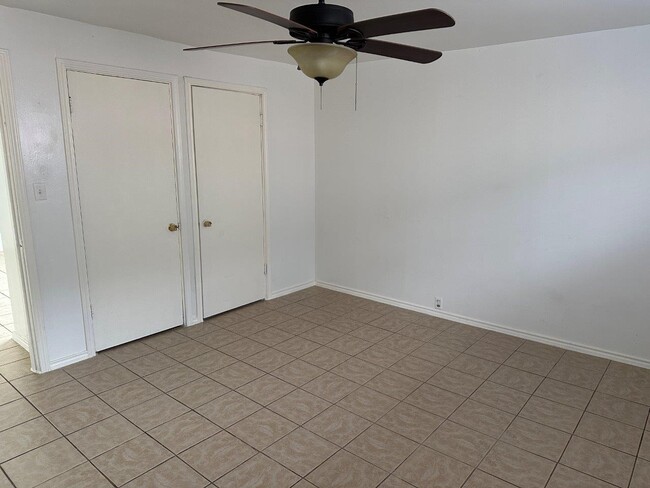 Building Photo - 820 W Alabama St Unit 16