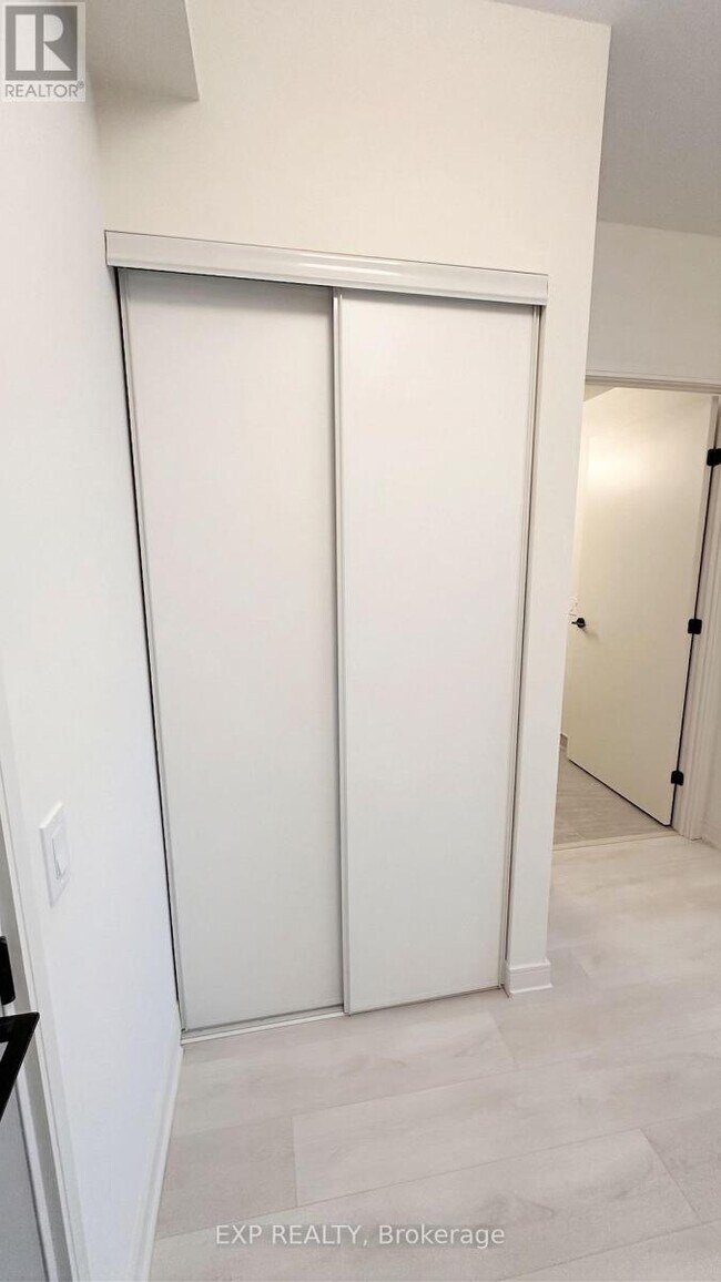 Photo - 8020 Derry Rd W Unité 1406