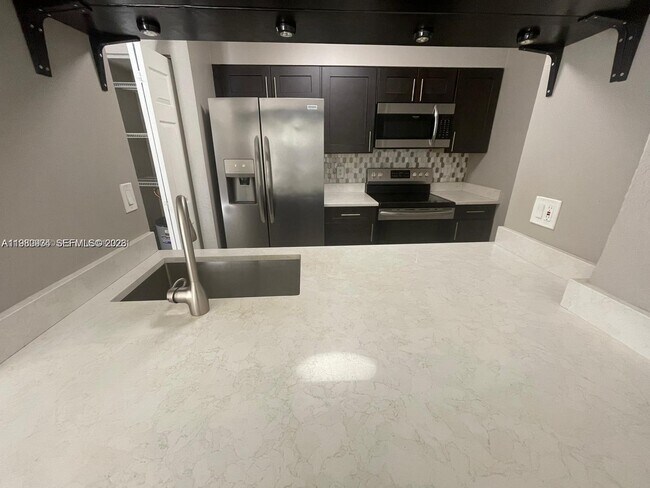 Photo - 2811 N Oakland Forest Dr Unit 110