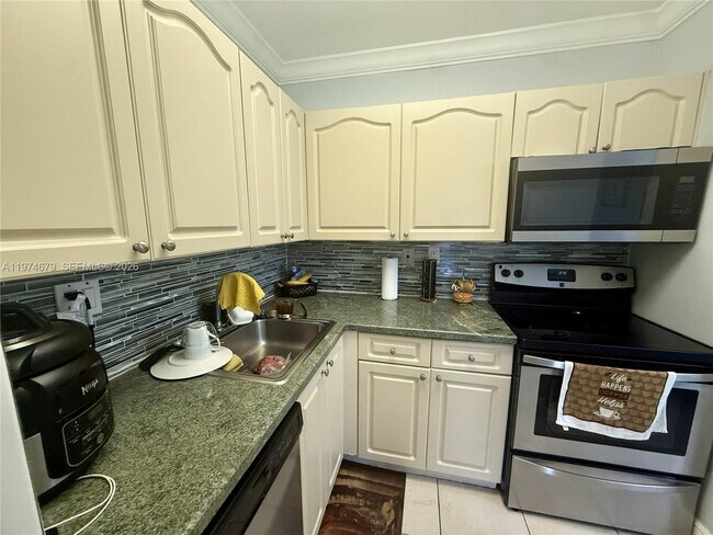 Photo - 10413 N Kendall Dr Unit B208