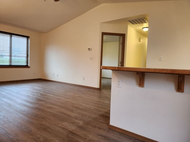 Photo - 240 Poplar St