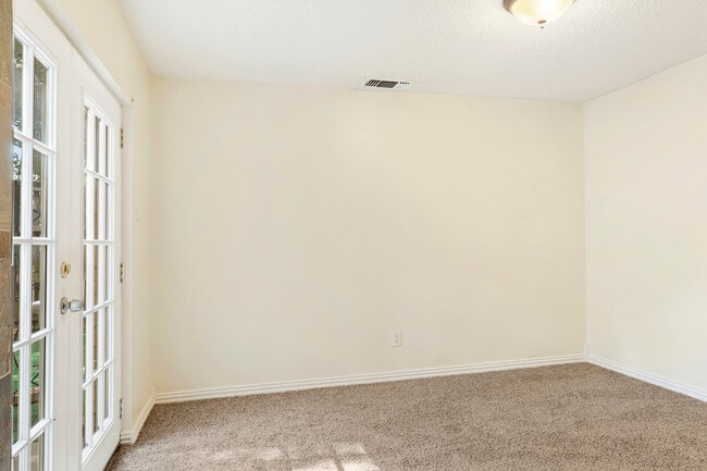 Photo - 421 San Mateo Dr