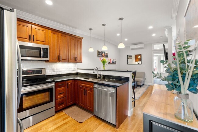 Photo - 695 E 8th St Unit 3