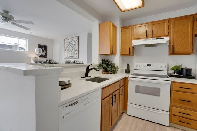 Photo - Charming 2 bed 1 bath Condo in Centennial! Unit B6