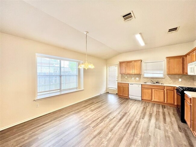 Photo - 2221 Pearson Way