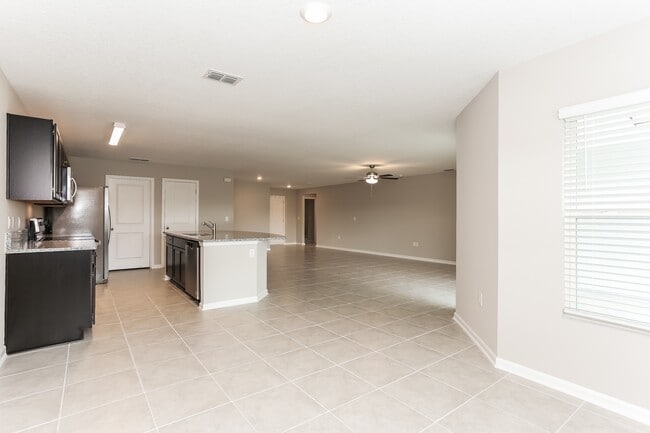 Photo - 9330 Joannes Wy