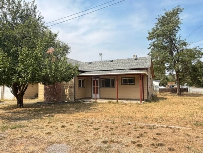 Building Photo - 363 E Elm St