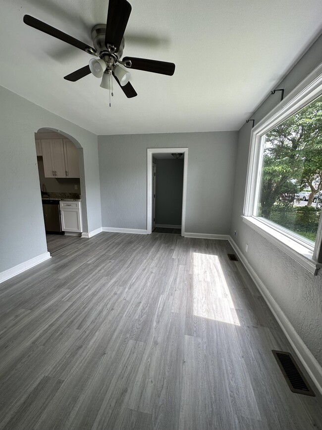 Photo - 3301 Vimy Ridge Ave