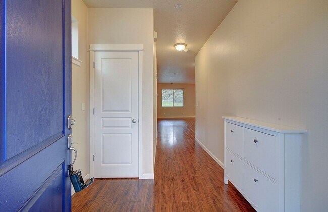 Photo - Charming 4 bd 2.5 ba Vancouver Home - Available Now!