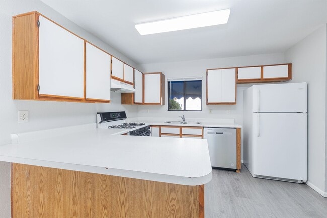 Building Photo - 4825 N Robert Rd Unit A
