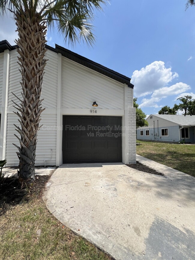 Photo - 914 Robinhood Ct