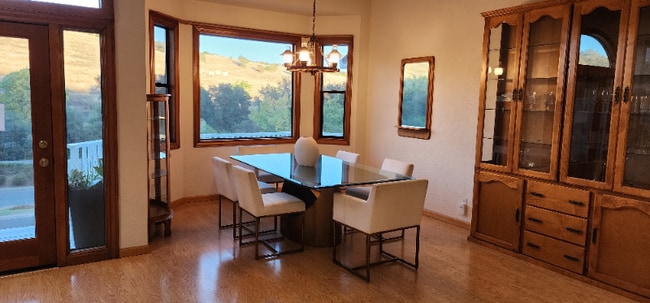 3556 Mesa Verdes Dr