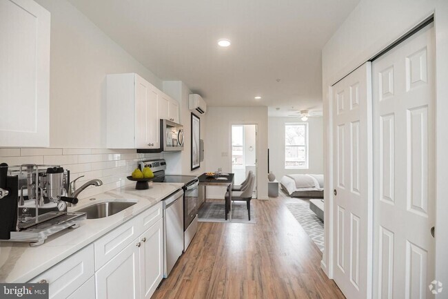 Building Photo - 2626-28 Ridge Ave Unit 6 Rental