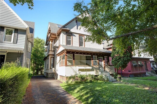 Photo - 32 Birch Crescent St Unit 3