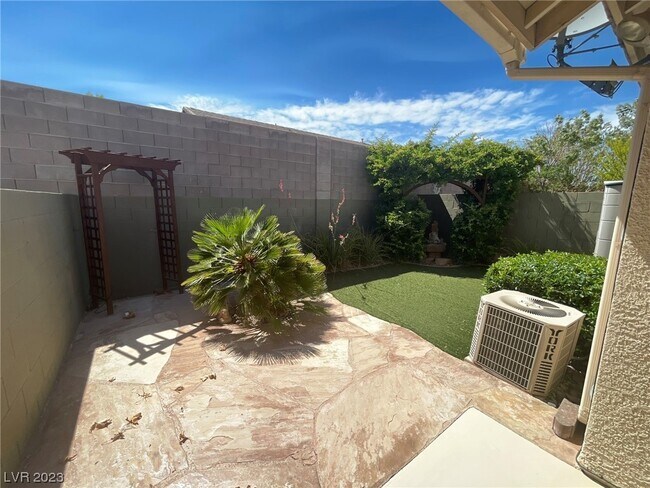 Photo - 3425 Conan St