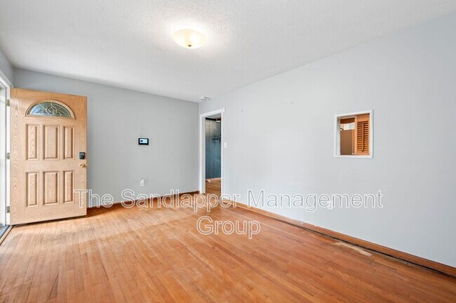 Photo - 7673 Barclay Ave