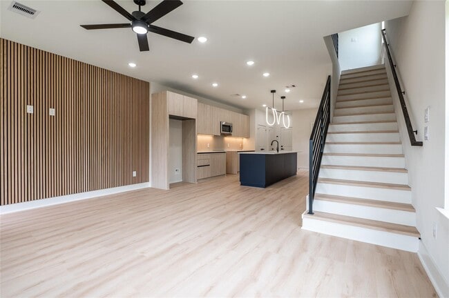 Building Photo - 8132 Brandon St Unit B Rental