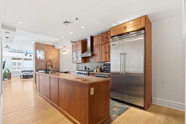 Building Photo - 81 Montgomery St Unit 7