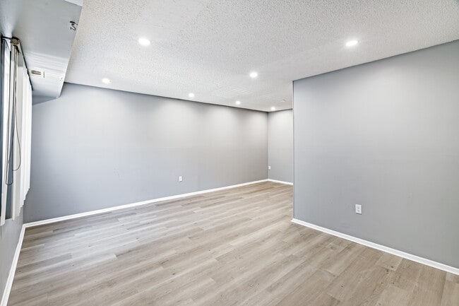 29 Chiswick Dr