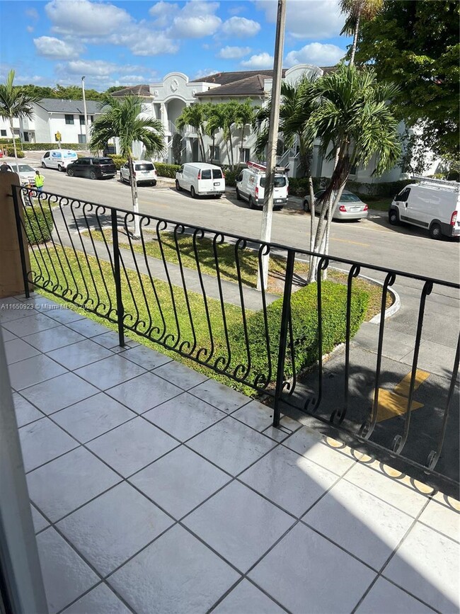 Photo - 1900 W 54th St Condominio Unidad 104