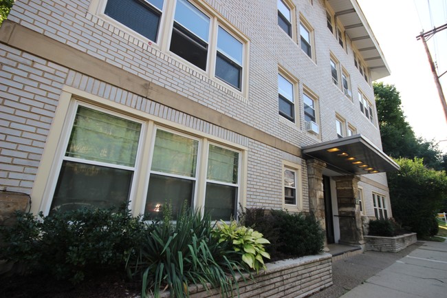 Photo - HIGHLAND MANOR APARTMENTS -- 020