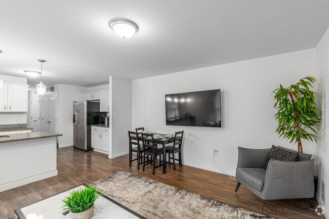 3BR, 2BA - 1200SF - Living Room