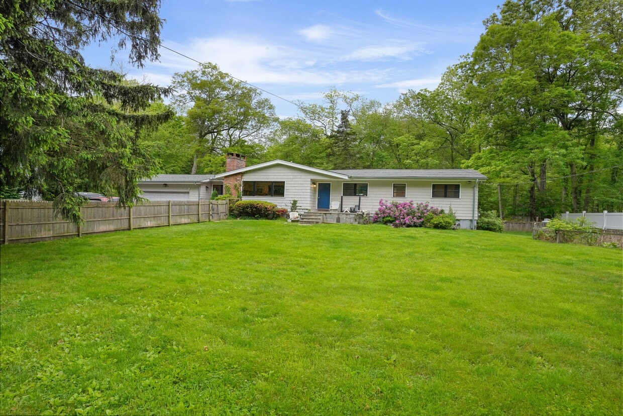 Photo - 330 Cognewaugh Rd (Greenwich, CT)