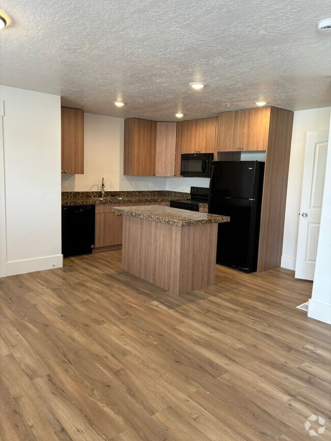 Building Photo - Pet Friendly Townhome in Evanston