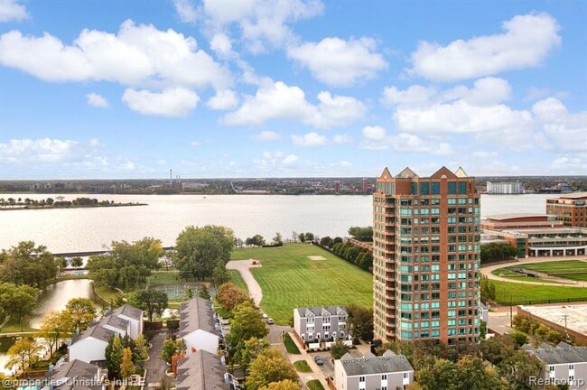 Building Photo - 3320 Spinnaker Ln Unit 17E