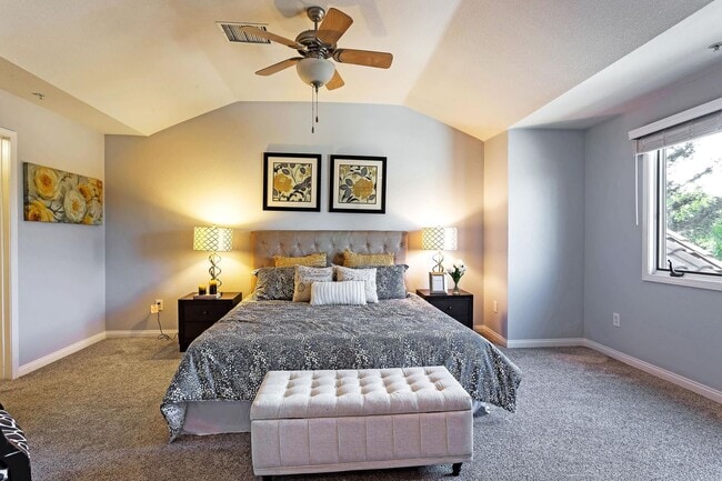 Photo - Gorgeous Spacious TownHome in Downtown Mou...
