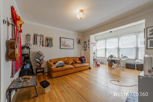 Building Photo - 1406 W Farragut Ave Unit #1