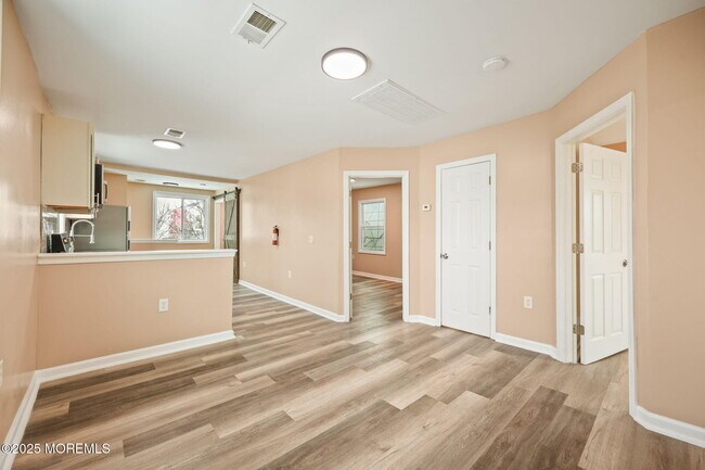 Photo - 143 Center Ave Unidad 2