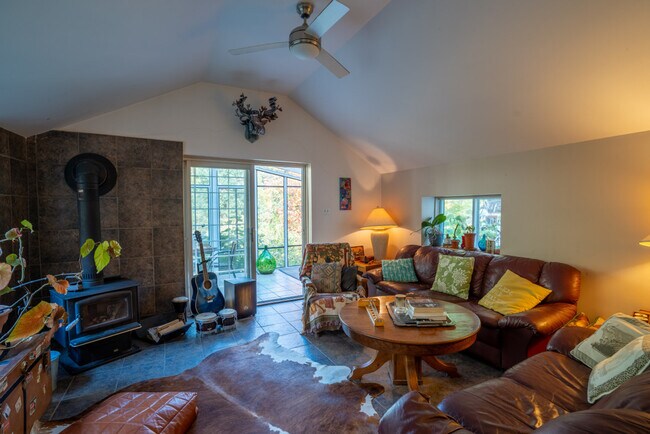 Photo - 1540 Chem. Michel Unit ID1351275P