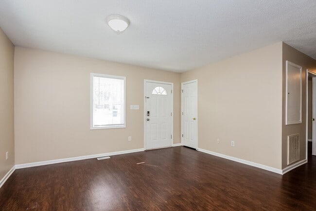 Photo - 103 Doree Ln