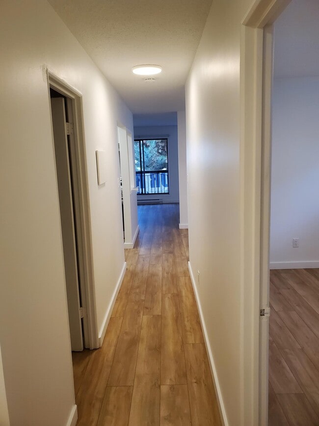 Photo - 430-430 Stewart Ave