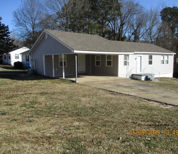 Building Photo - "Charming 3-Bedroom Home with 2 Full Baths...