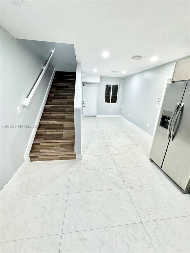 930 NW 2nd St